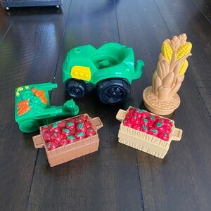 Fisher Price Little People 2003 Lil' Farmers Market Country Gift Set Accessories